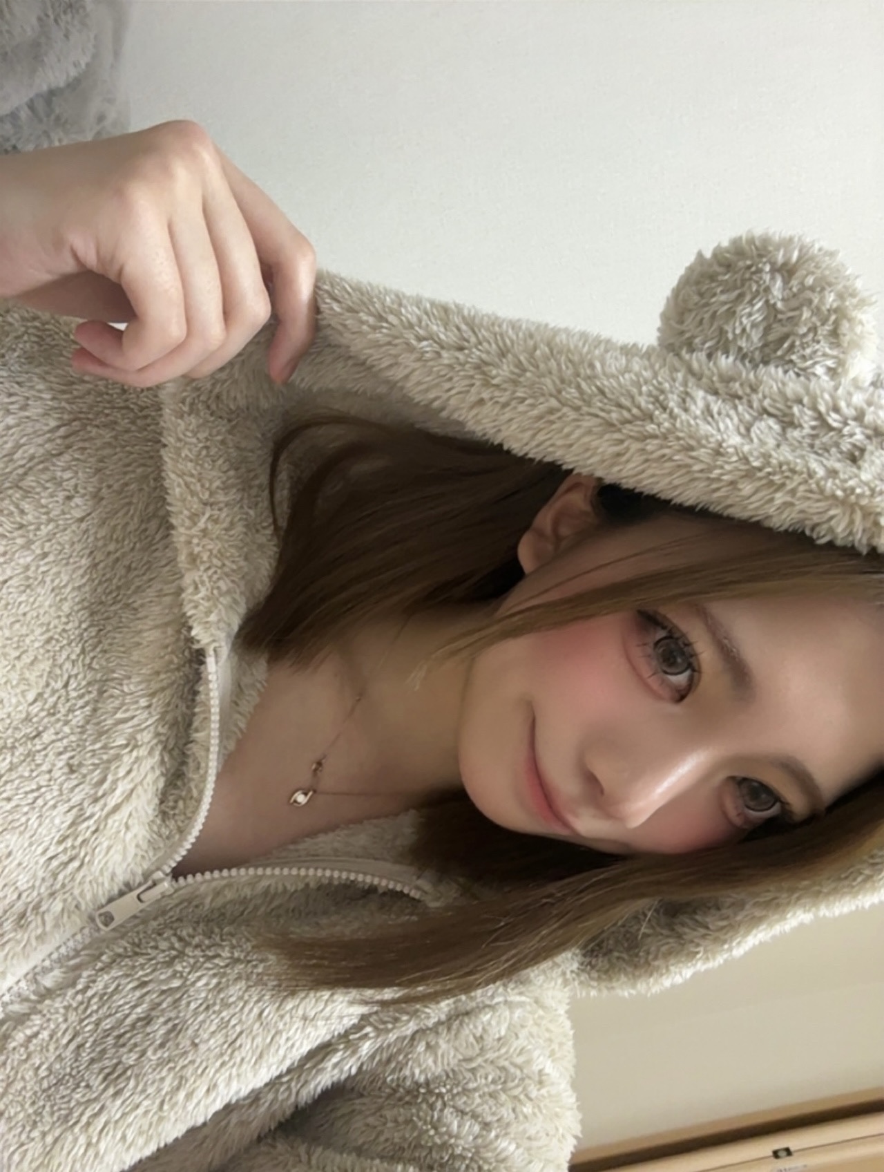 今日も出勤してます！
いっぱい飲んでお話ししましょ〜·͜·…